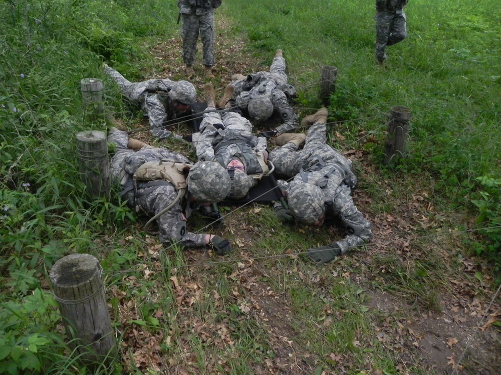 834th ASB medics train at litter obstacle course