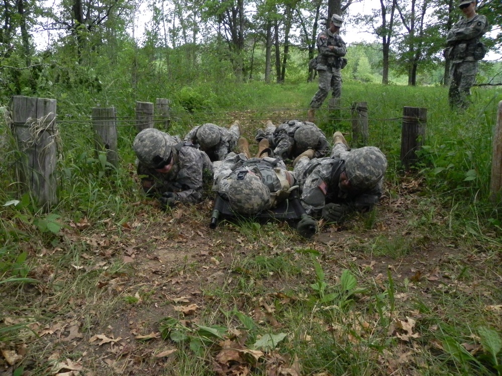 834th ASB medics train at litter obstacle course