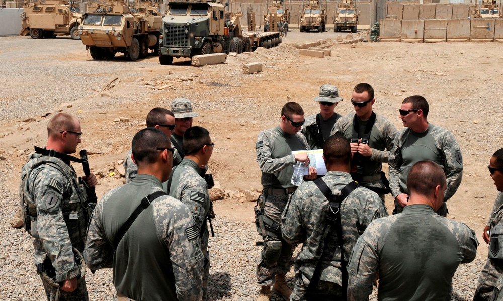 ‘First Lightning’ Battalion soldiers conduct joint combat patrol with 1st Iraqi Federal Police Division