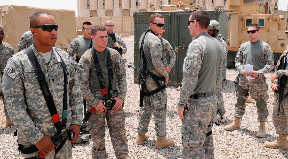 ‘First Lightning’ Battalion soldiers conduct joint combat patrol with 1st Iraqi Federal Police Division