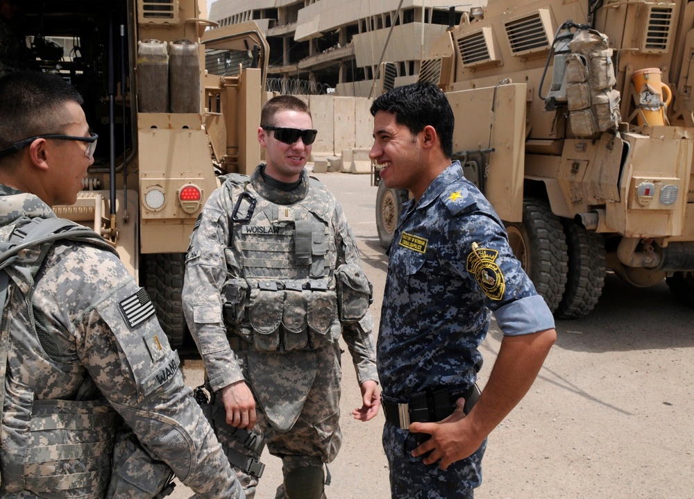 ‘First Lightning’ Battalion soldiers conduct joint combat patrol with 1st Iraqi Federal Police Division