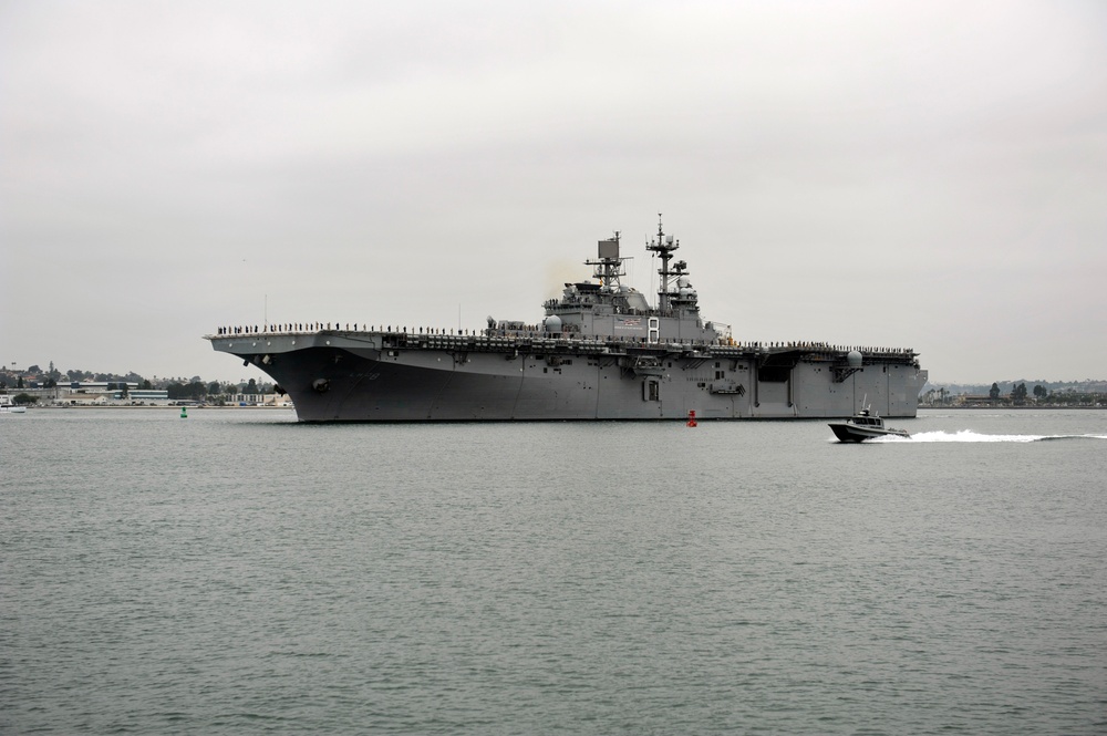 USS Makin Island gets underway