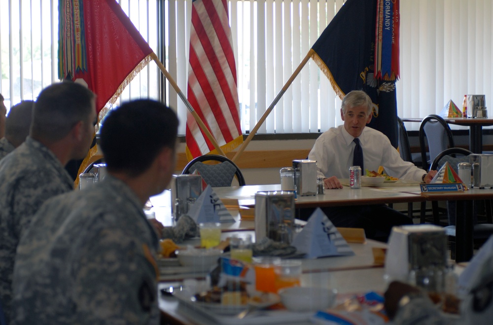Secretary of the Army visits Fort Campbell