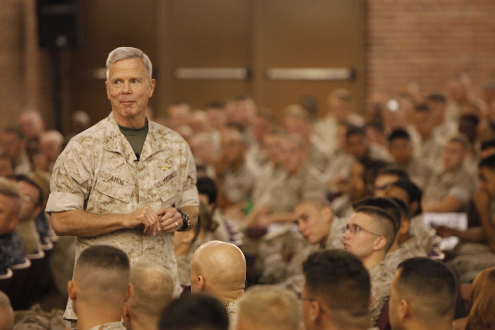 CMC, sergeant major visit Cherry Point, discuss state of 2nd MAW, Marine Corps