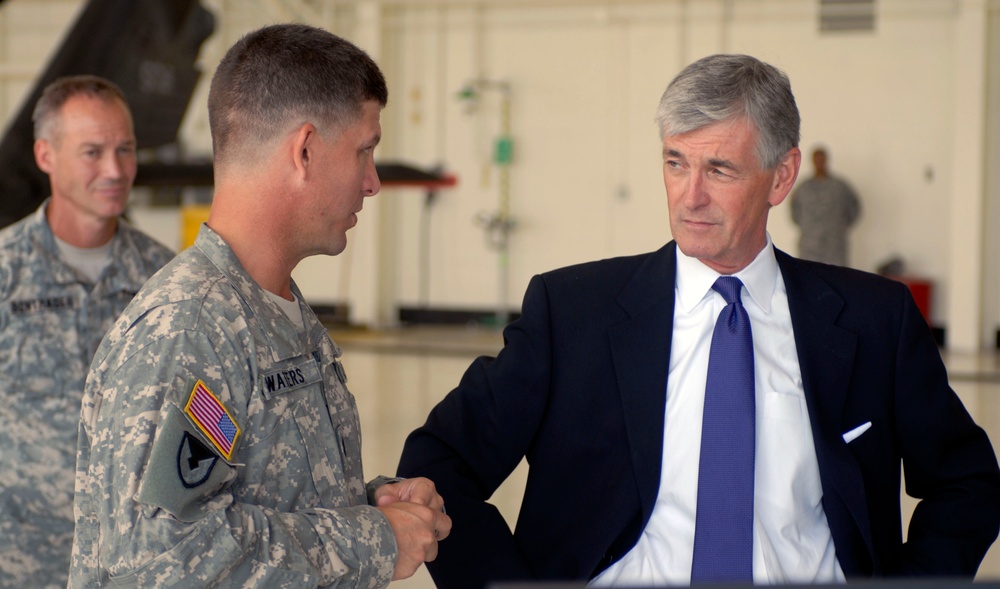 Secretary of the Army visits Fort Campbell