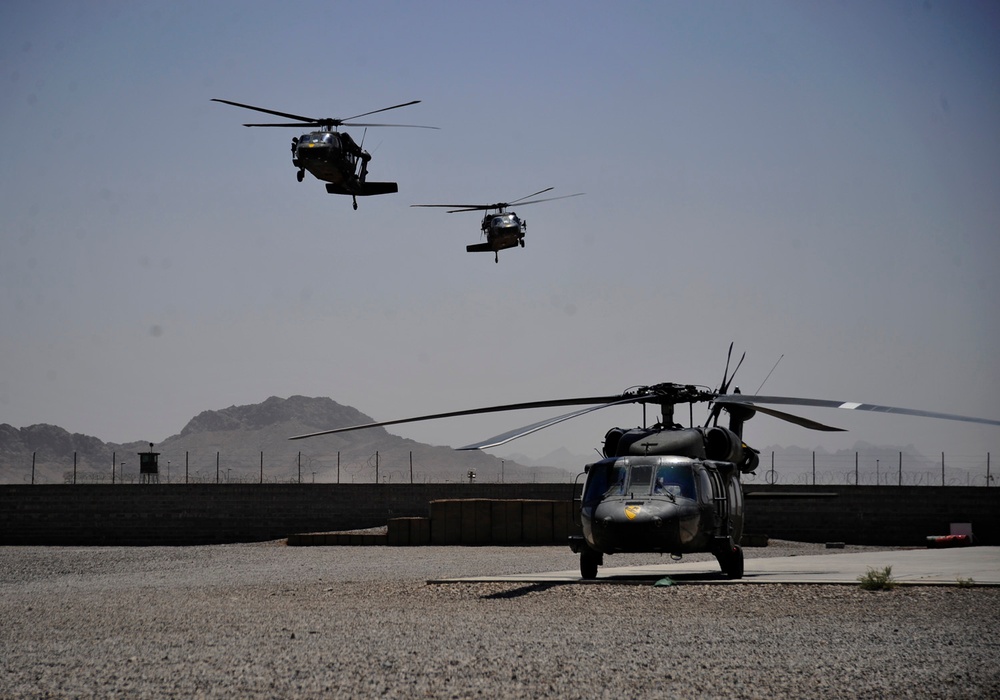 ISAF Gen. Allen visits Forward Operating Base Farah