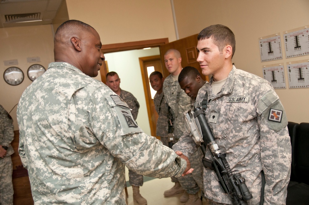 Gen. Austin presents coins to outstanding troops
