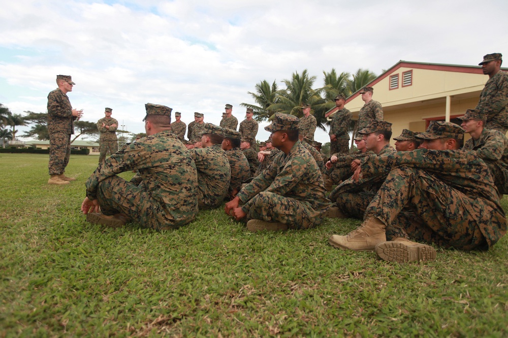 Marines arrive in Tonga