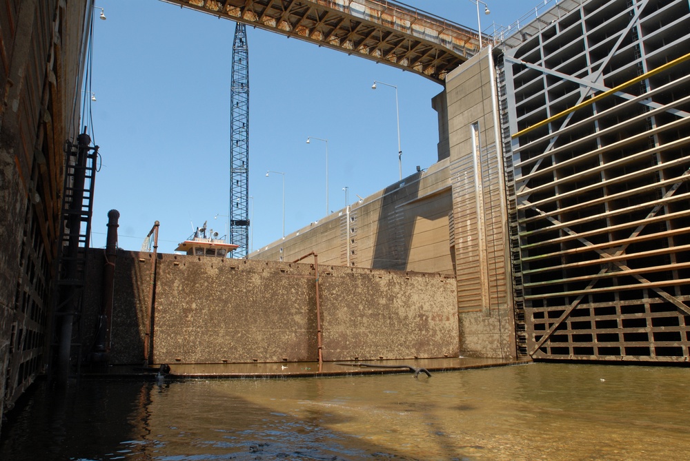 Barkley Lock goes dry for scheduled inspection, major maintenance