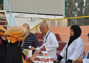 ‘Dragon’ Battalion outreach operation with 17th Iraqi Army Division provides humanitarian aid to more than 500 people in need