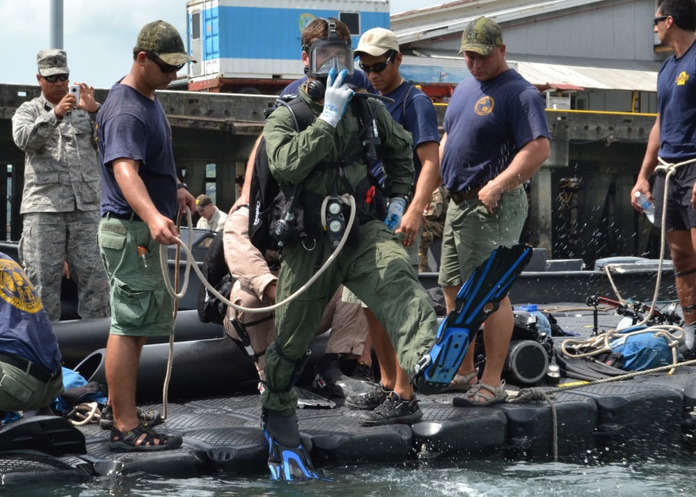 PANAMAX 2011 diving in