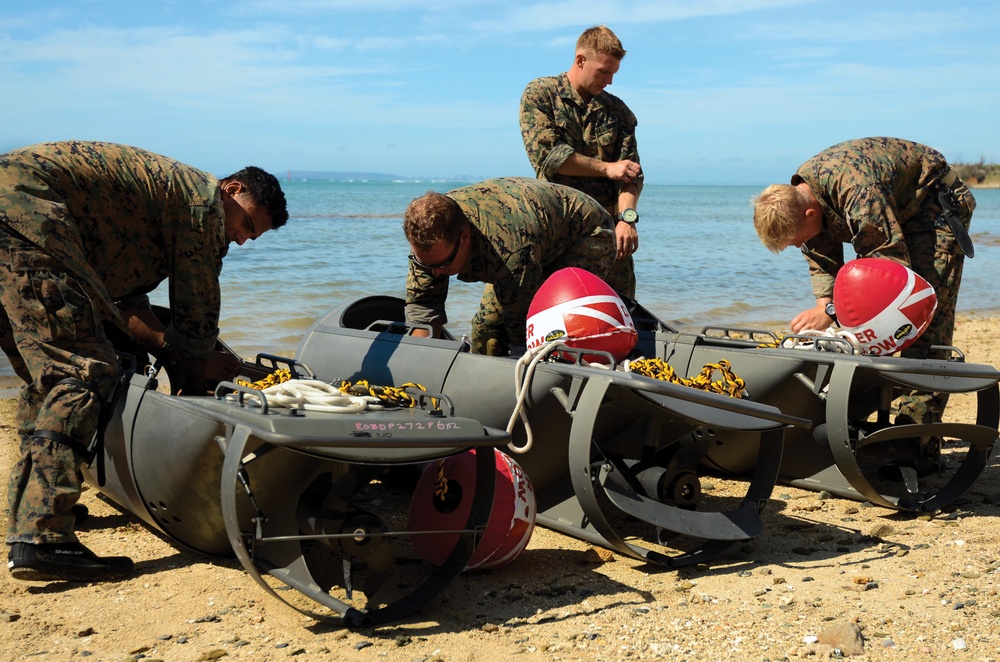 Recon Marines hit beach undetected