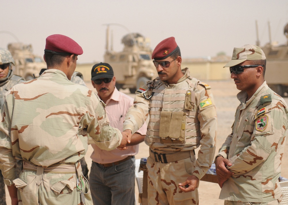 Iraqi soldiers complete marksmanship training