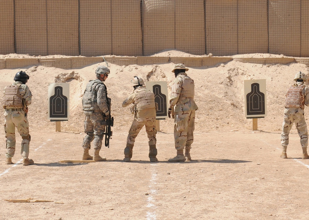 Iraqi soldiers complete marksmanship training