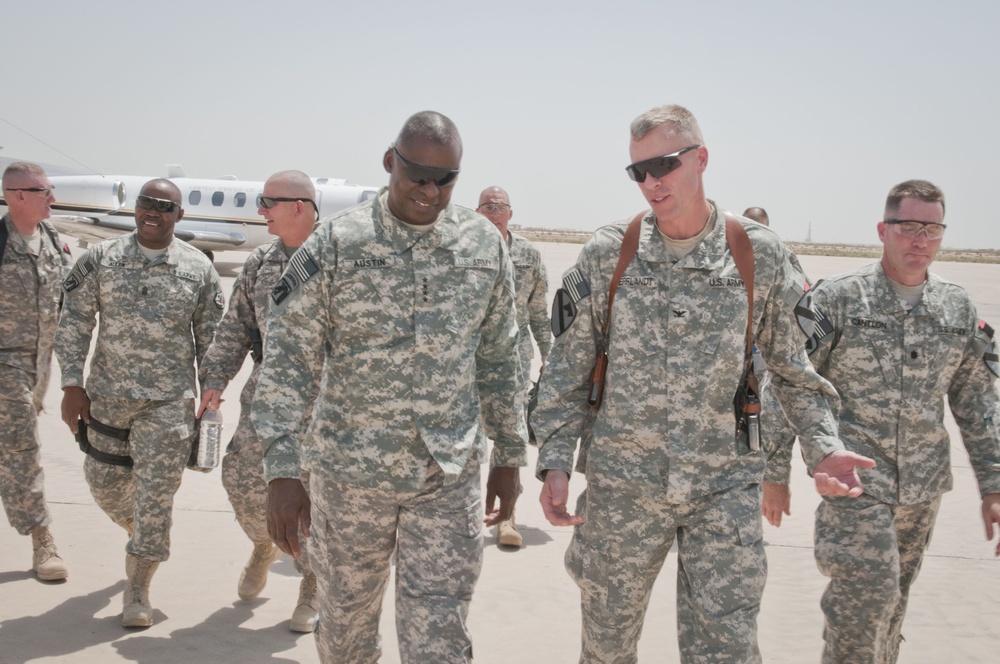 USF-I commander visits 6-9 Cavalry