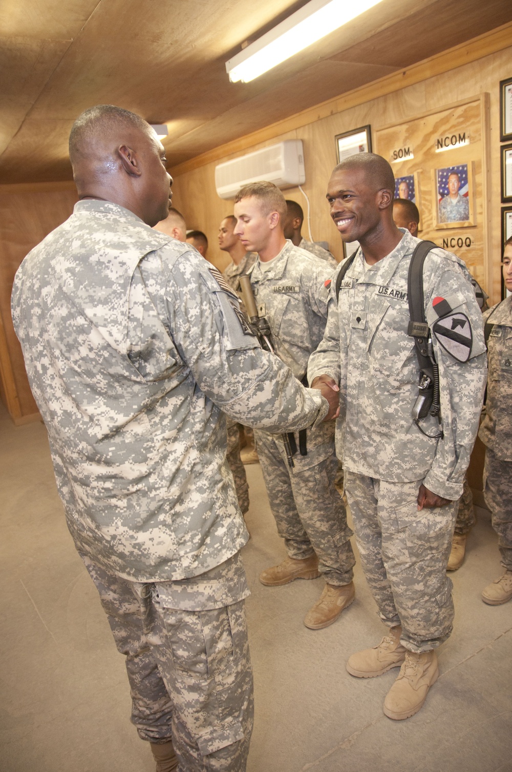 Gen. Austin presents coins to outstanding soldiers on COB Delta