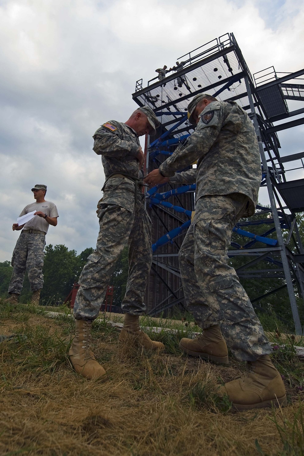 81st Troop Command soldiers brush-up on rappelling skills