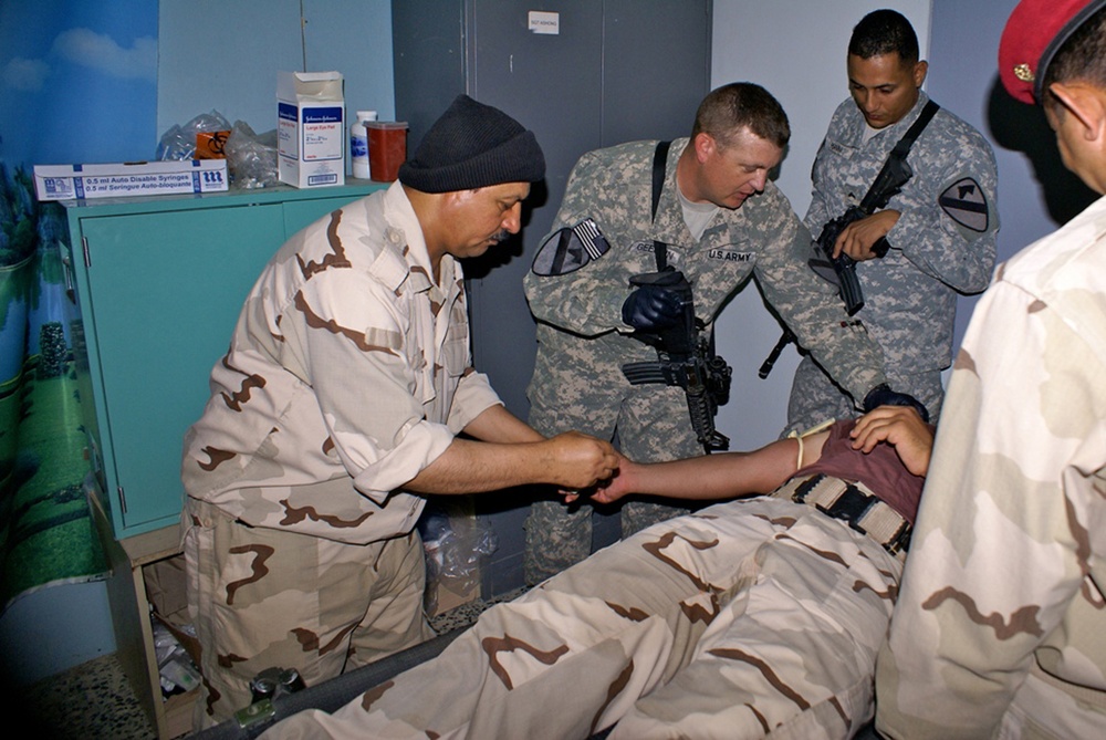 US medics train with Iraqi army counterparts