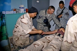 US medics train with Iraqi army counterparts