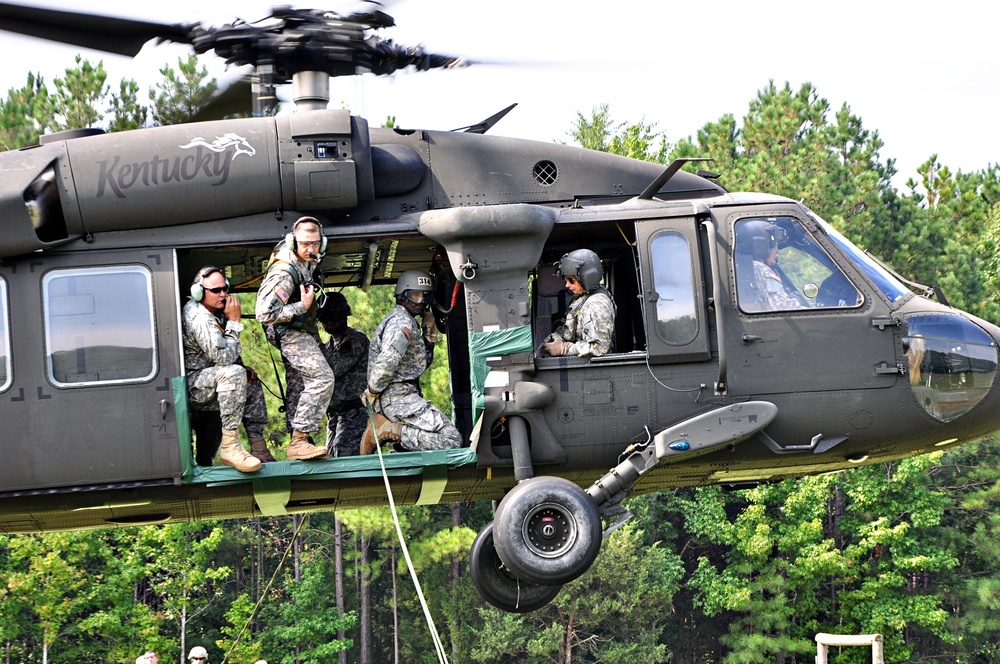 RTI teaches Rappel Master at Fort Pickett