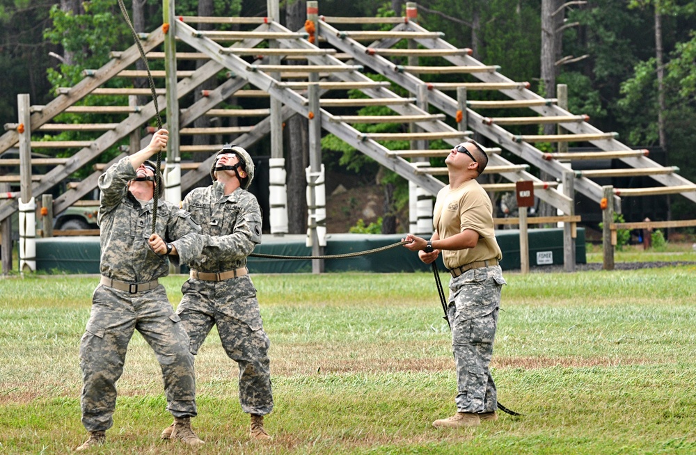 RTI teaches Rappel Master at Fort Pickett