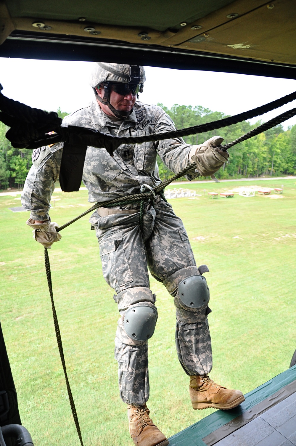 RTI teaches Rappel Master at Fort Pickett