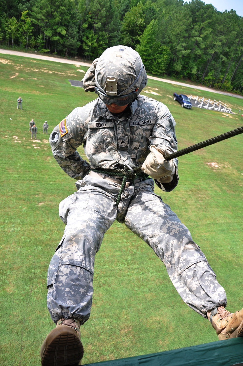 RTI teaches Rappel Master at Fort Pickett