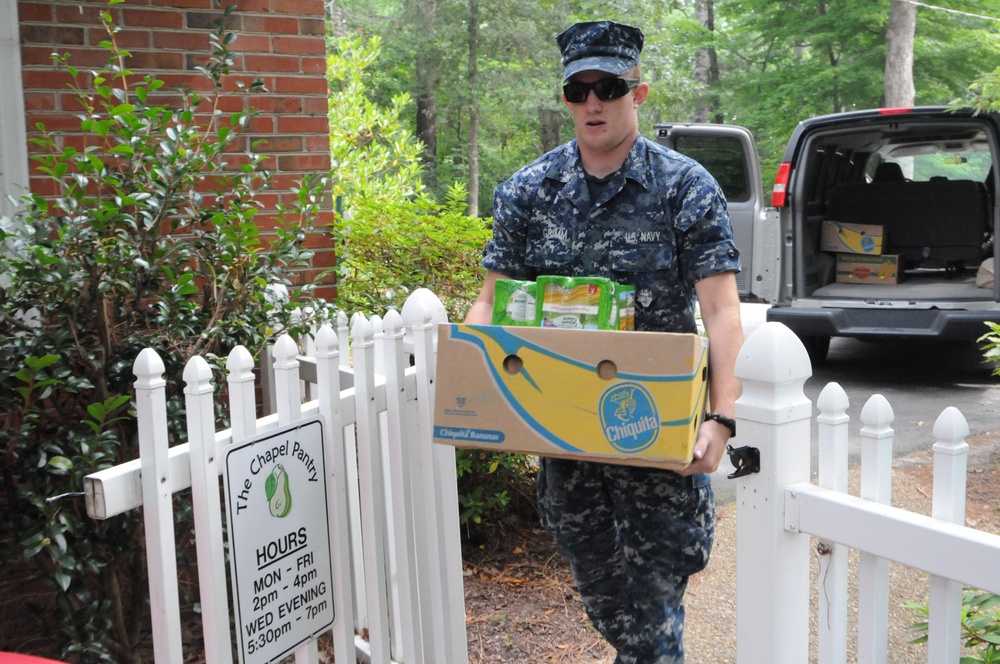 Sailor donates food for Feds Feed Families program