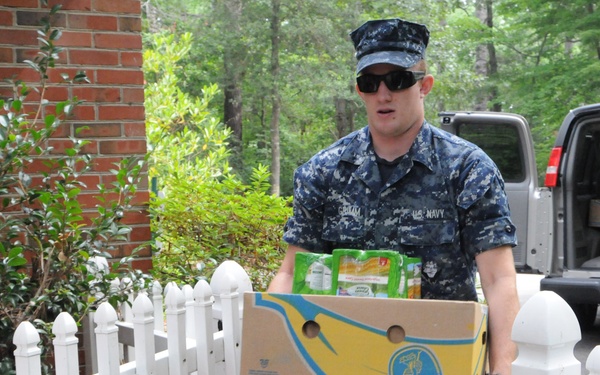 Sailor donates food for Feds Feed Families program