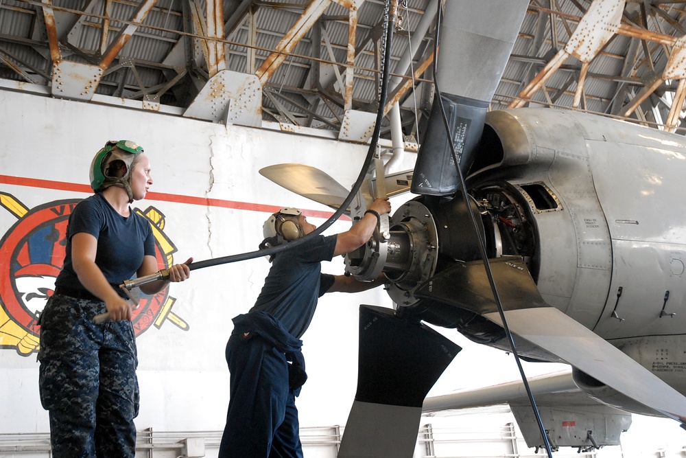 Sailors maintain aircraft