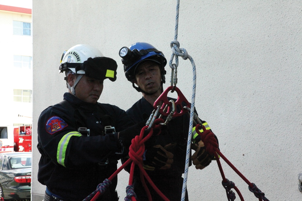 DVIDS - Images - Firefighters conduct rope-rescue training [Image