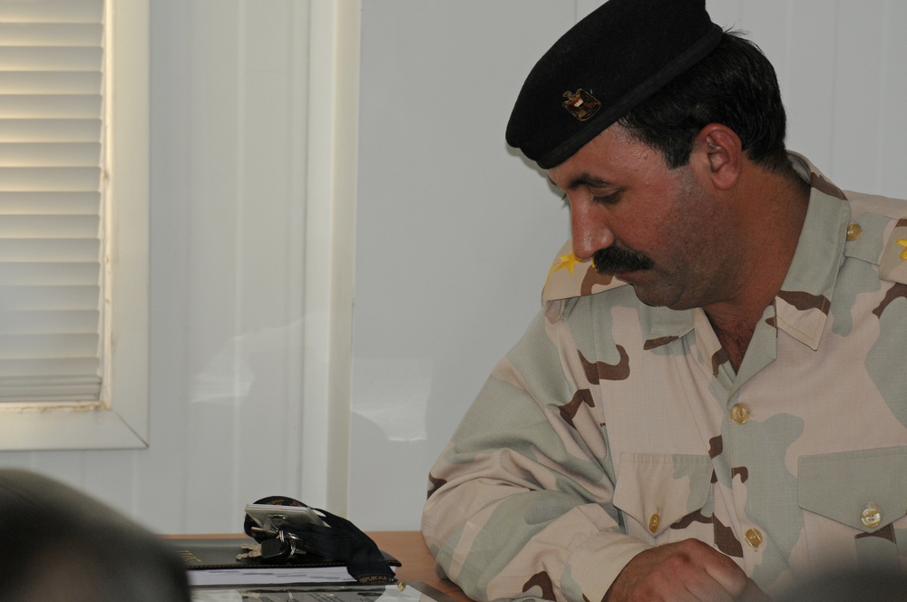 Iraqis take over military doctrine production