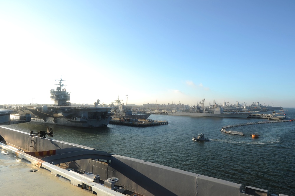 US Navy ships depart Naval Station Norfolk ahead of Hurricane Irene