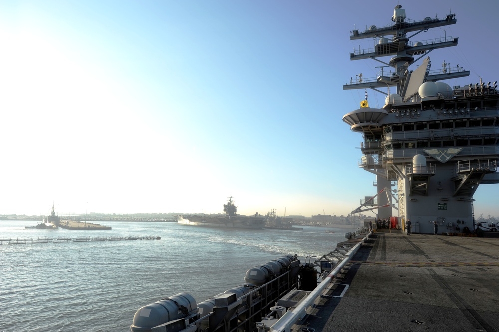 US Navy ships depart Naval Station Norfolk ahead of Hurricane Irene