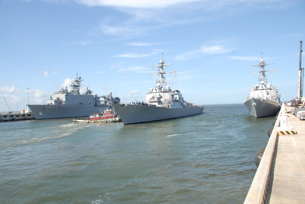 The Arleigh Burke-class guided-missile destroyer USS Mahan (DDG 72) departs Naval Station Norfolk underway in advance of Hurricane Irene