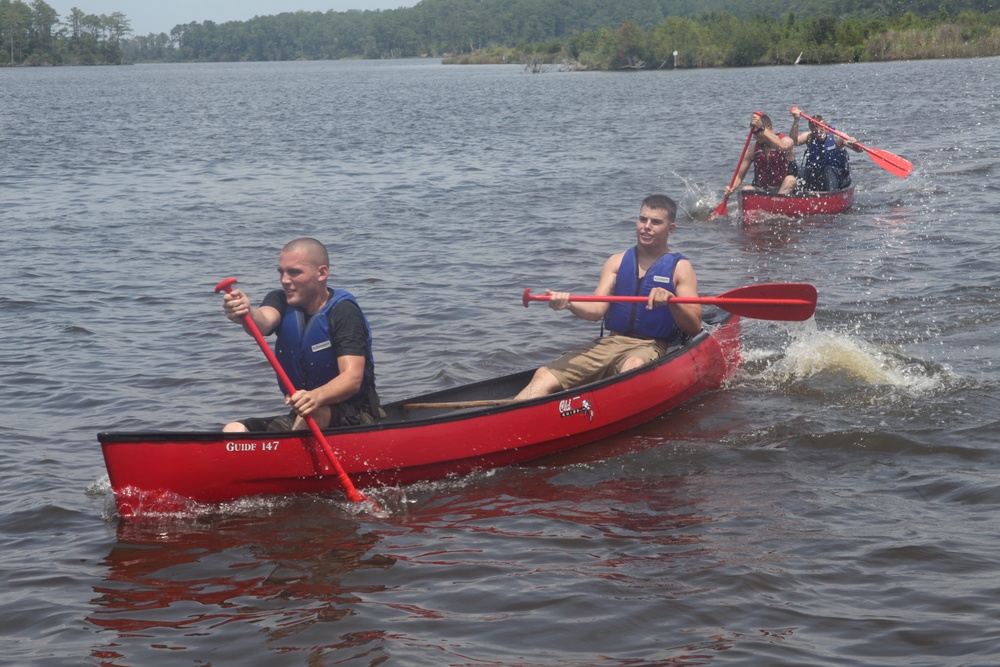 VMAQ-2 Marines, family join together for canoe race