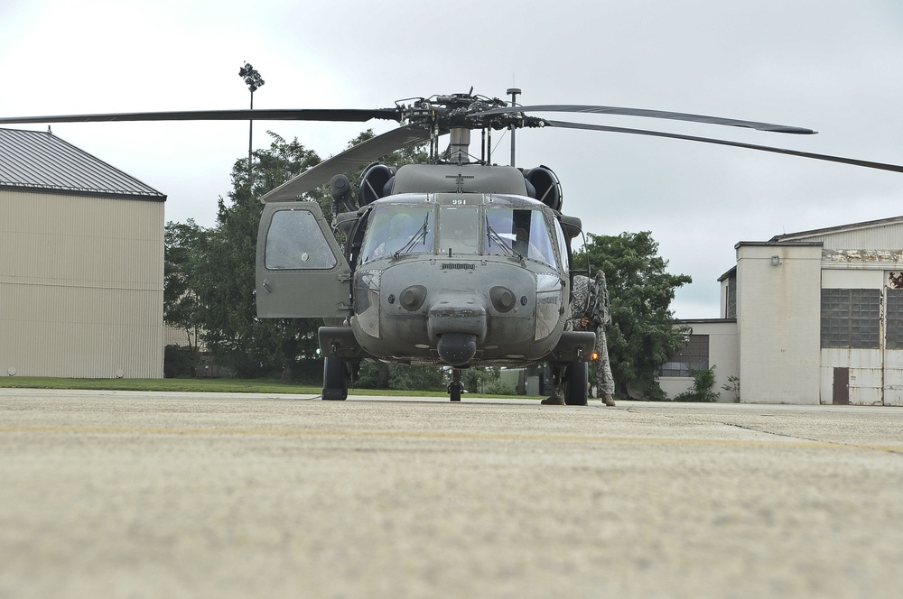 A U.S. Army UH-60 Black Hawk 