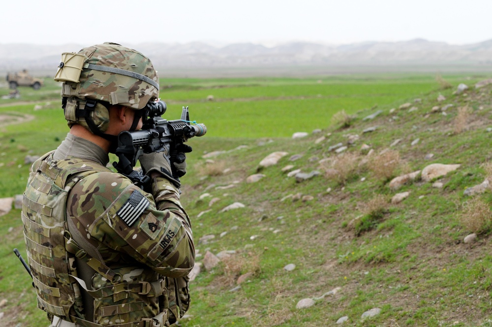 Thunder soldiers clear the road