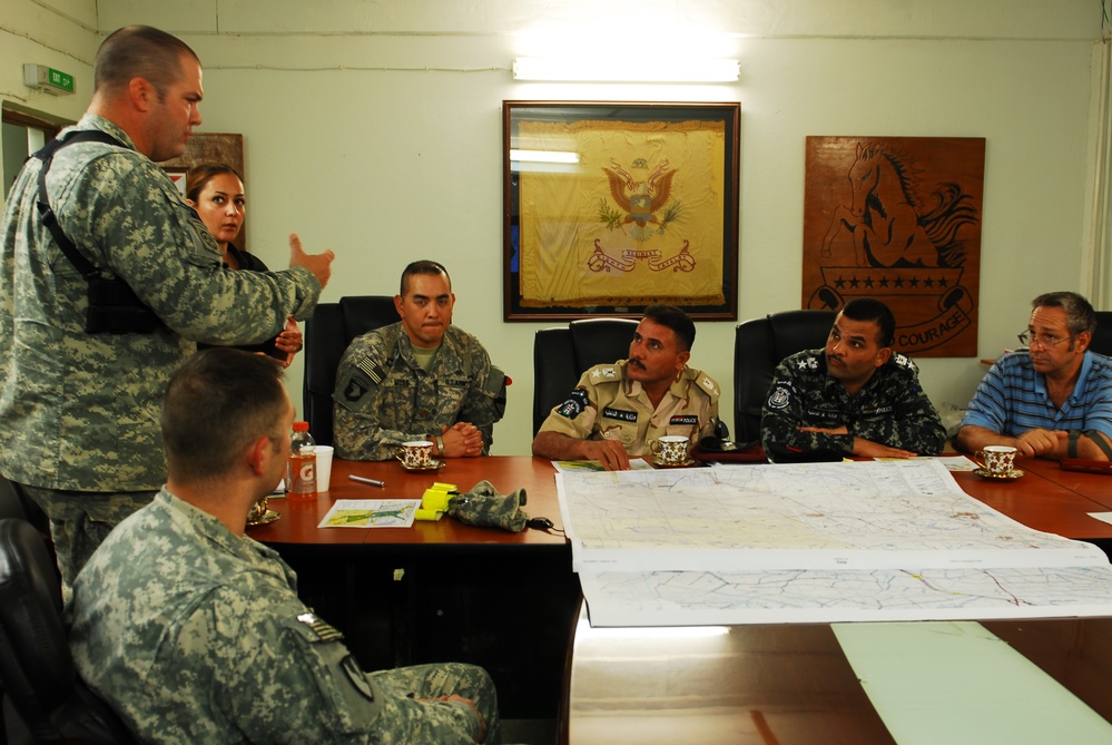 Stallions discuss security concerns with Iraqi highway patrol