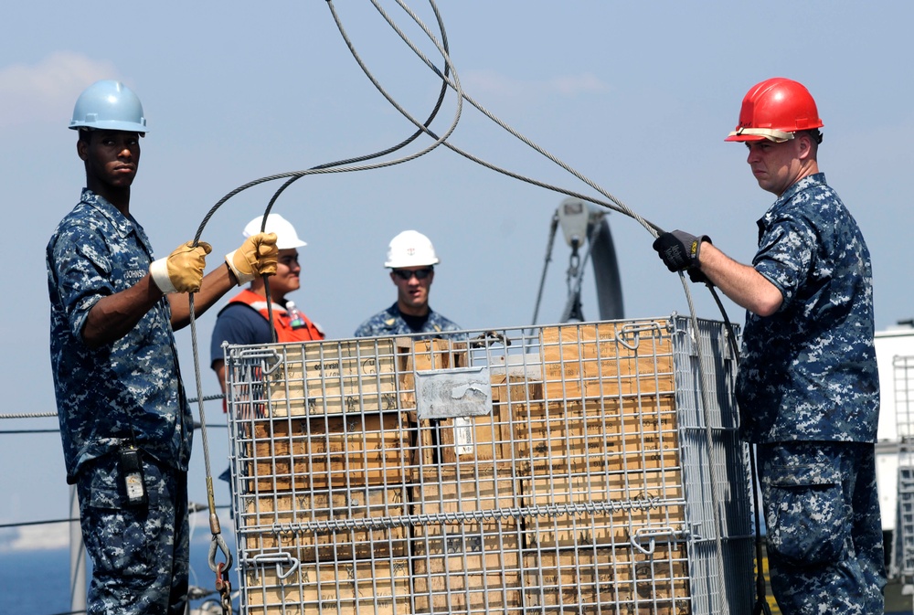 Sailors offload pallet aboard USS Blue Ridge