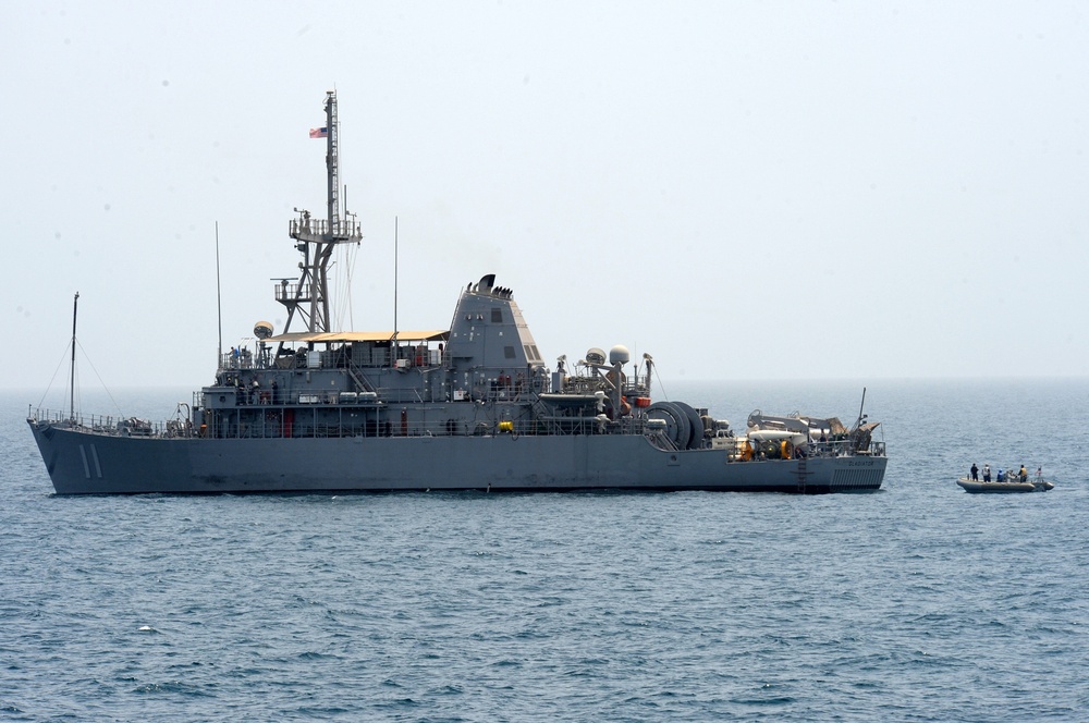 USS Truxtun pulls alongside USS Gladiator