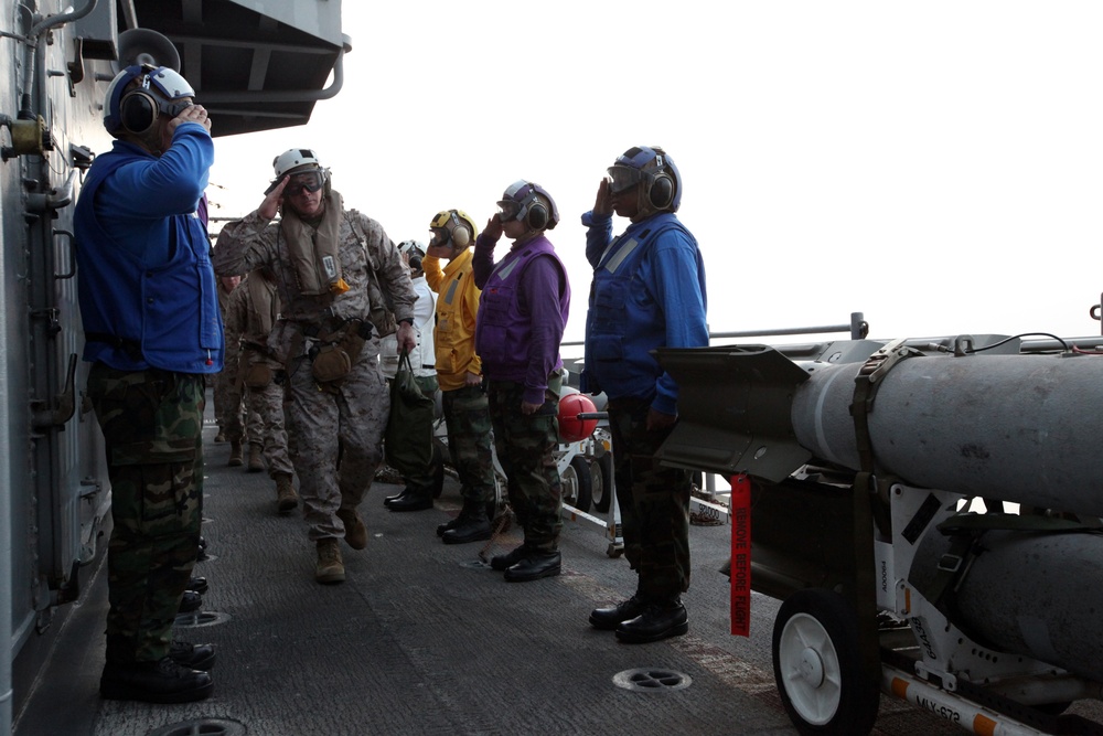 MARCENT deputy commanding general visits 22nd MEU