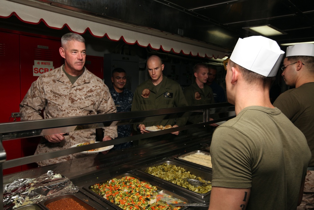 MARCENT deputy commanding general visits 22nd MEU