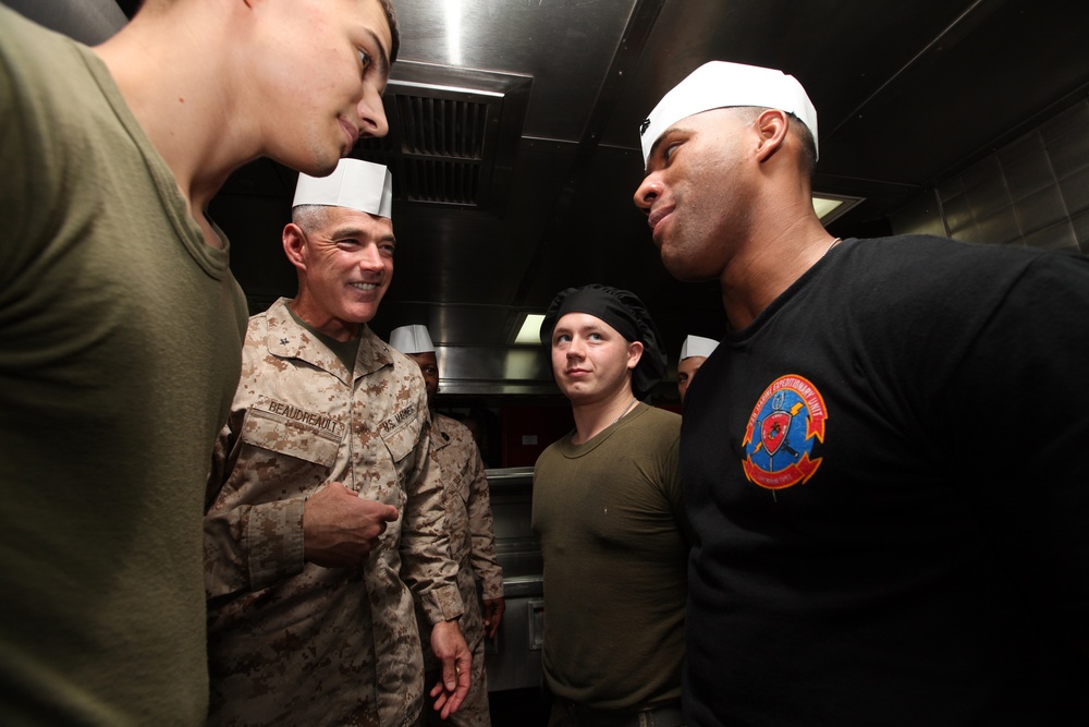 MARCENT deputy commanding general visits 22nd MEU