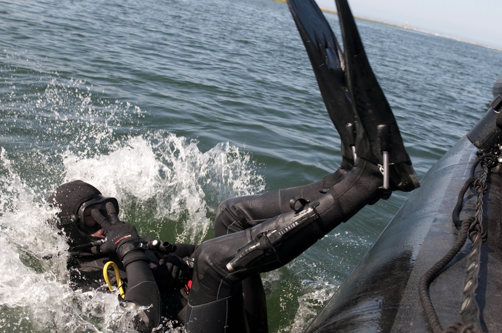 MDSU 1 diver during Operation Clean Sweep 2011