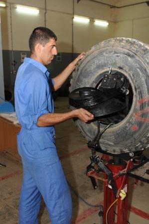Iraqi soldiers take life by the wheels