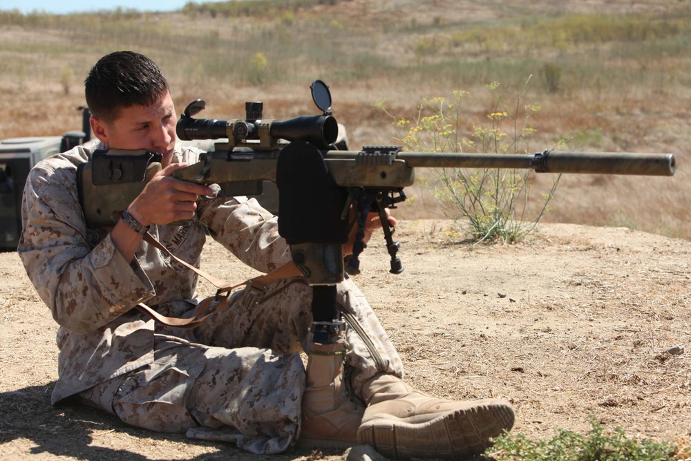 Marine sniper overcomes difficulty, improvises