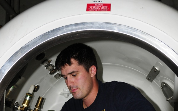 Navy divers pave way for Wasp