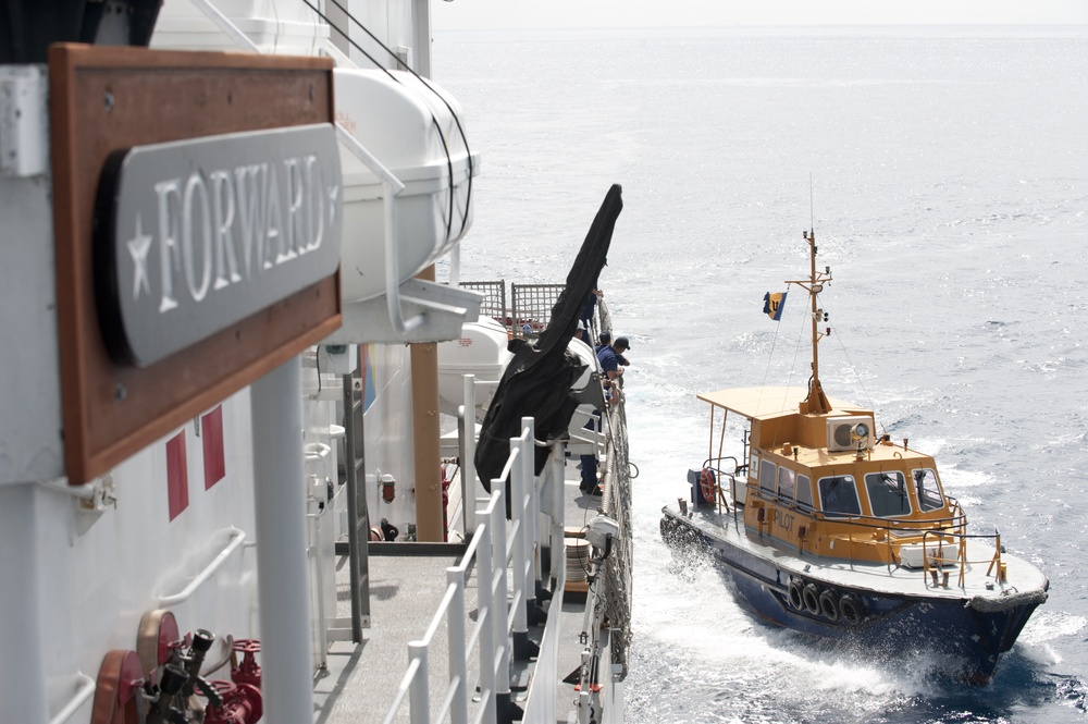 USCGC Forward crew moors in Barbados