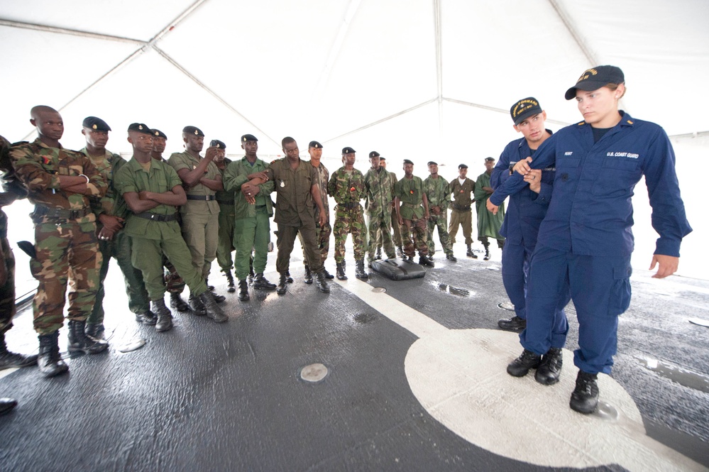 USCGC Forward crew trains with Guinean navy